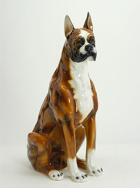 Piekny Bulldog wykonany z ceramiki