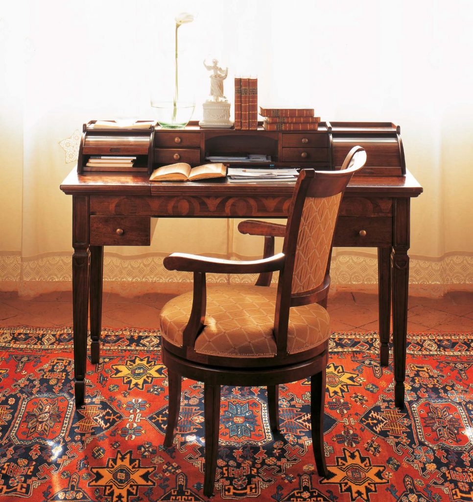 biurko w stylu antycznym